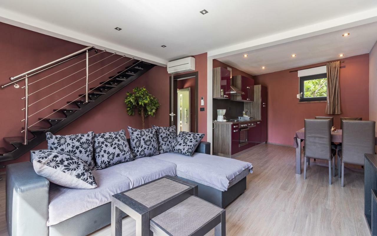 Apartmani Kazun - App 4 - Ferienhaus Fažana Exteriör bild