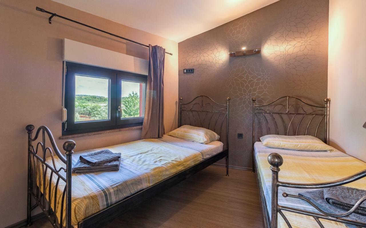 Apartmani Kazun - App 4 - Ferienhaus Fažana Exteriör bild