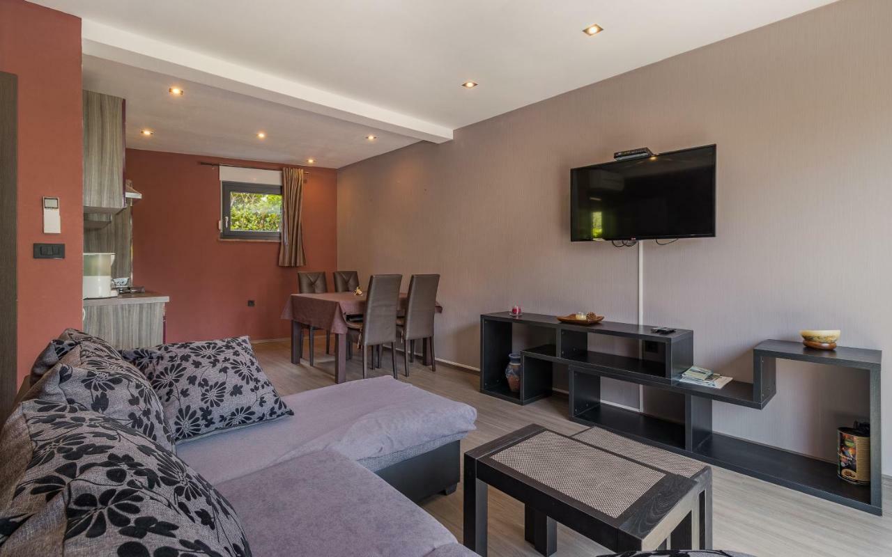 Apartmani Kazun - App 4 - Ferienhaus Fažana Exteriör bild